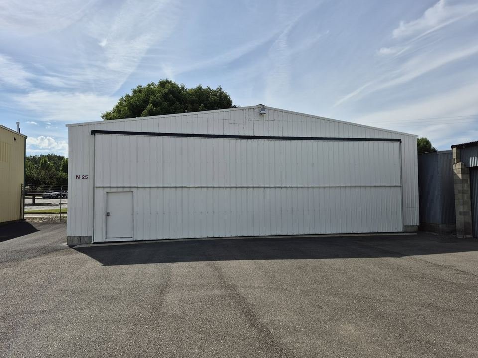 Hangar N 25 from outside with the door closed