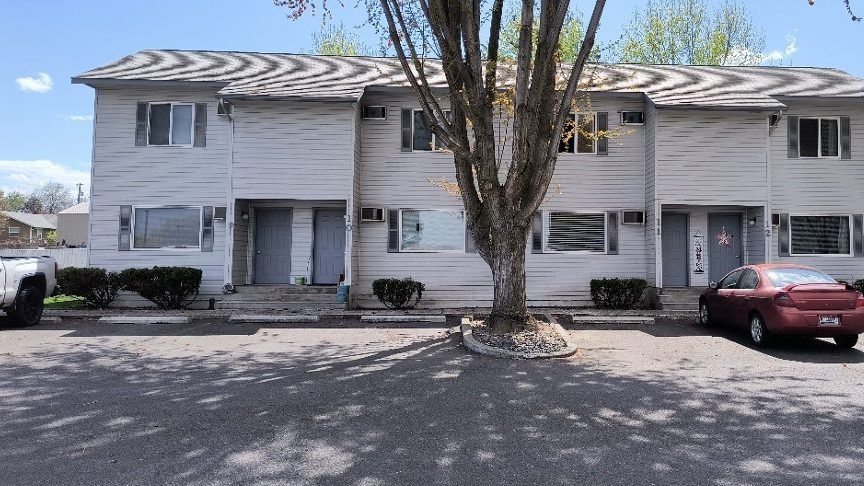 Two-story townhouse building at 508 Warner with a tree out front